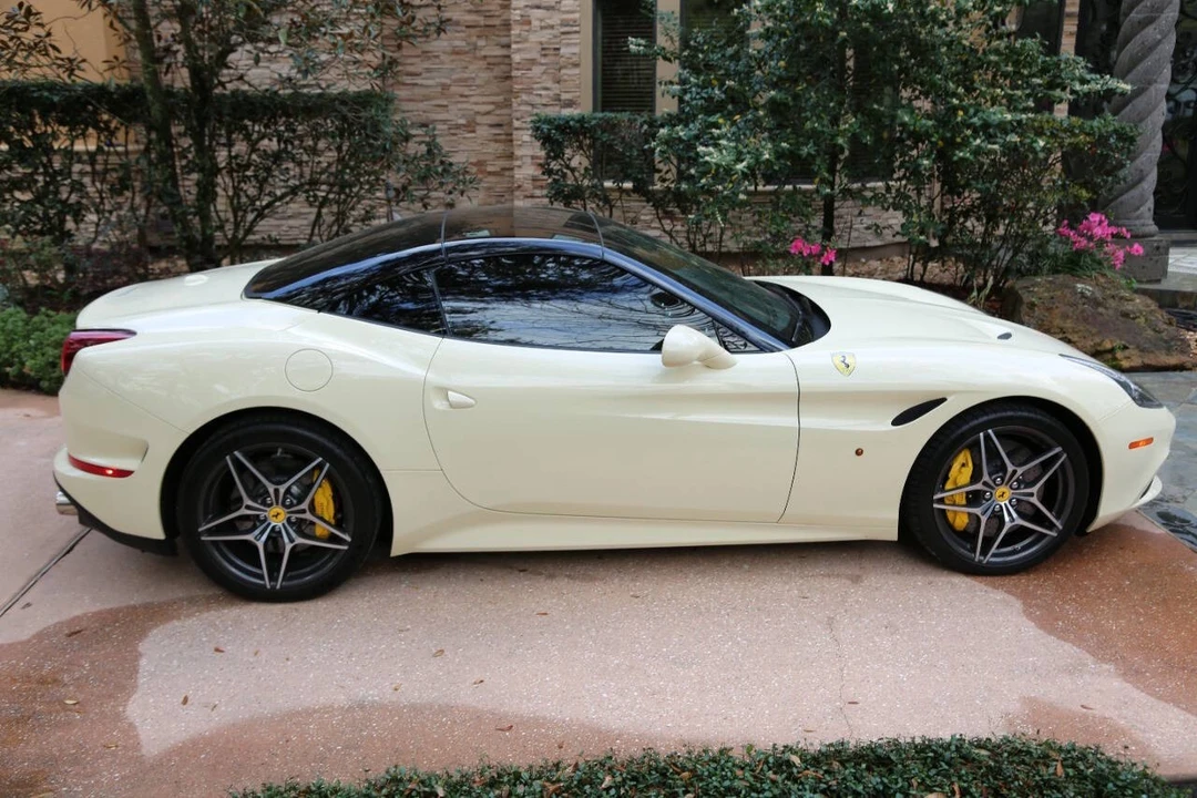2016 Ferrari California T - Image 30 of 31