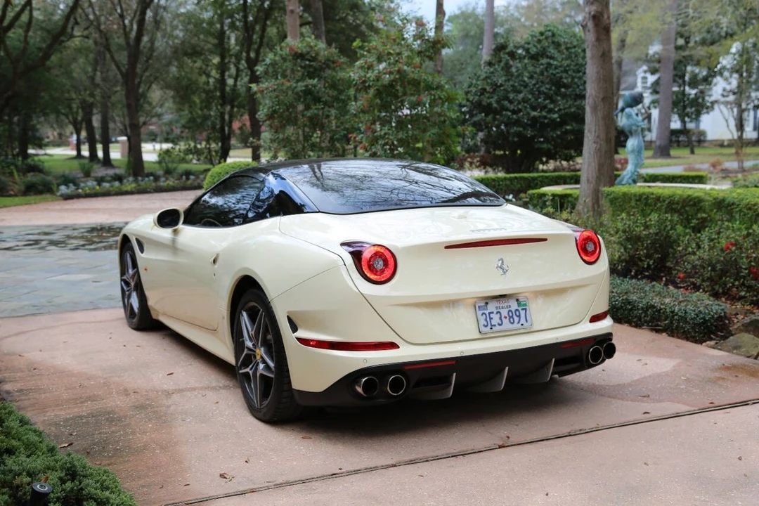 2016 Ferrari California T - Image 17 of 31