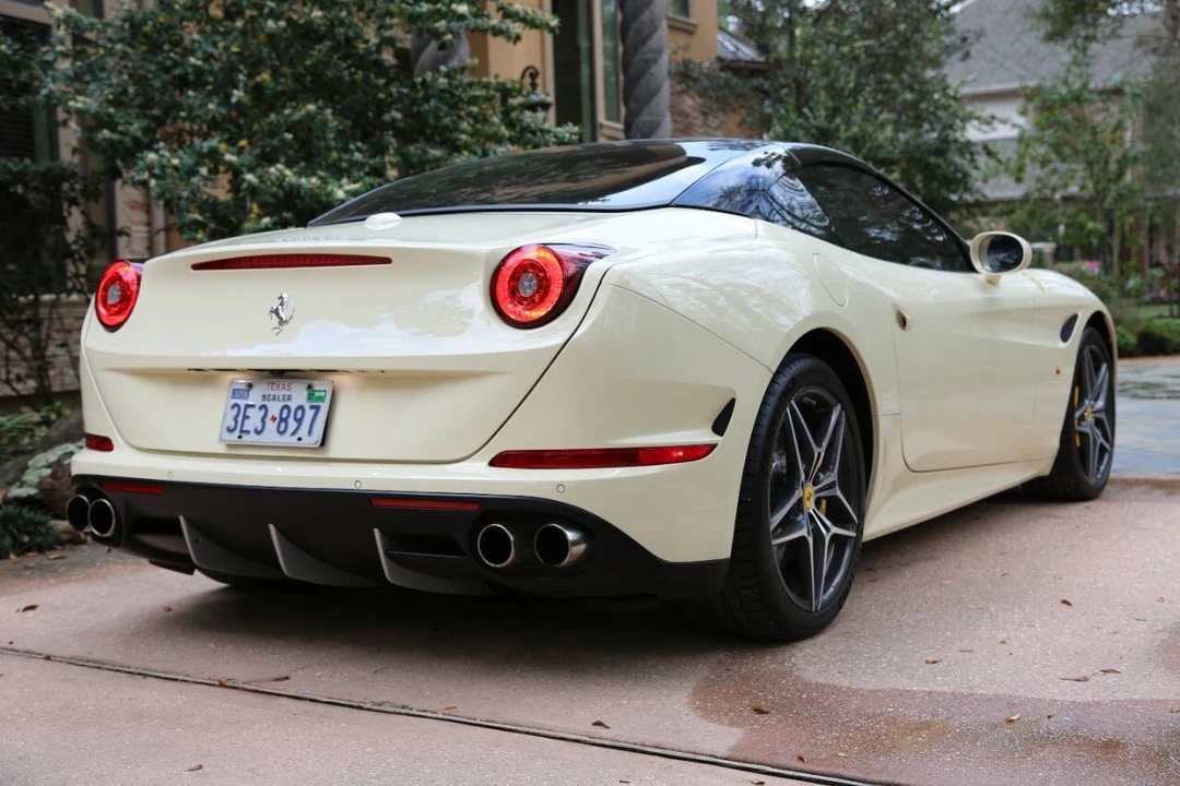 2016 Ferrari California T - Image 24 of 31