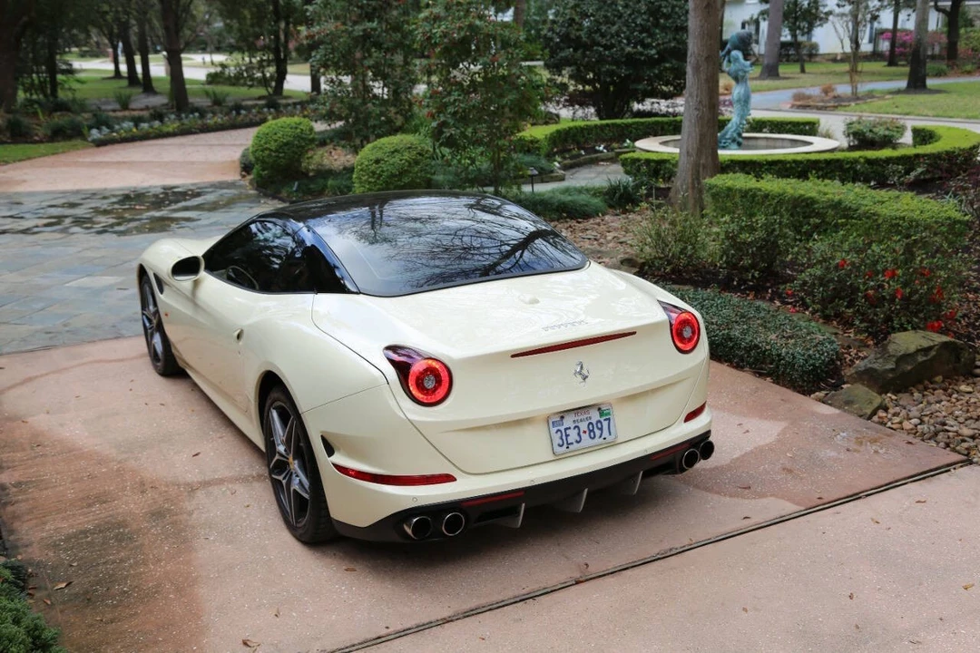 2016 Ferrari California T - Image 19 of 31