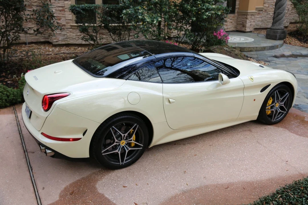 2016 Ferrari California T - Image 29 of 31