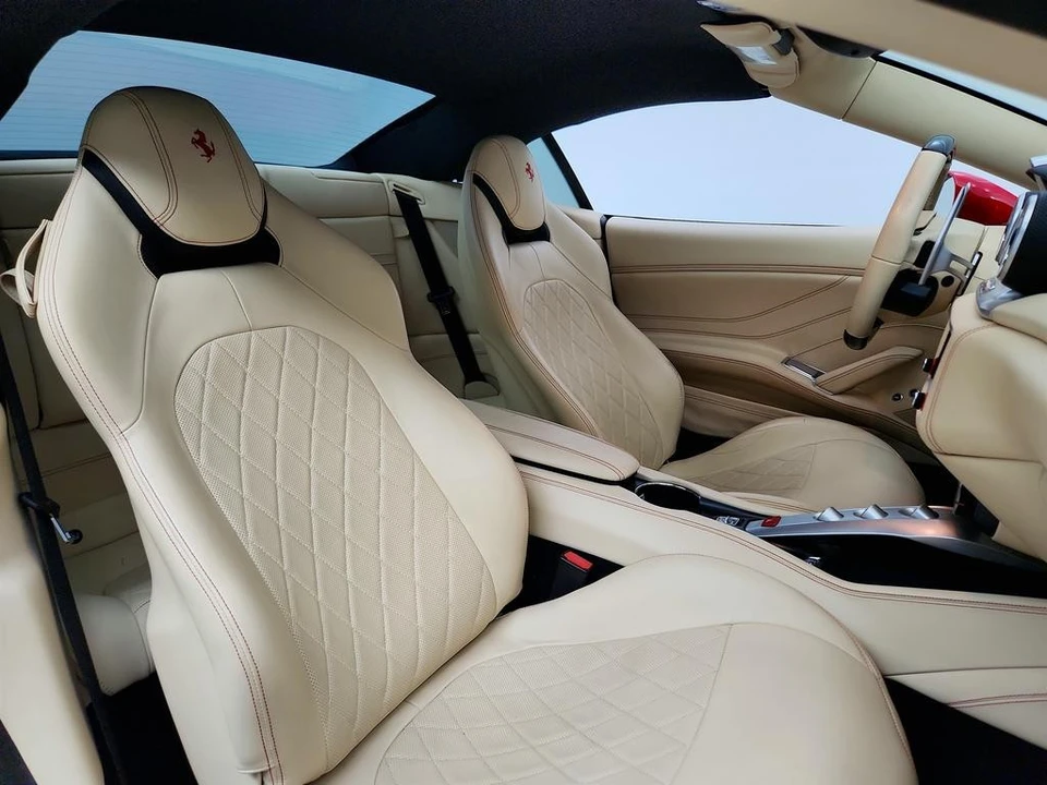 2016 Ferrari California T - Image 24 of 31