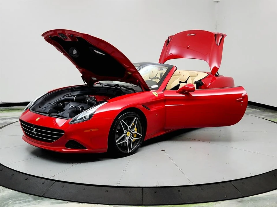 2016 Ferrari California T - Image 9 of 31