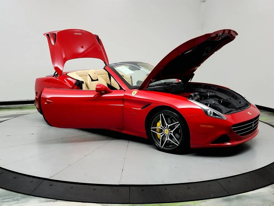 2016 Ferrari California T - Image 10 of 31