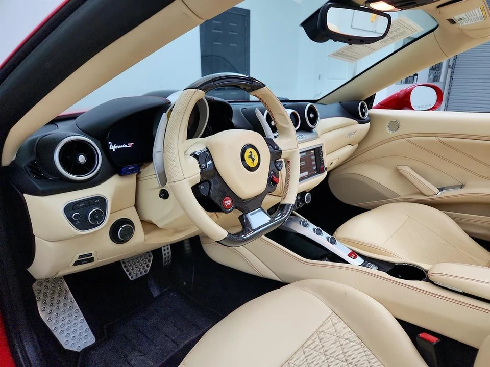 2016 Ferrari California T - Image 13 of 31