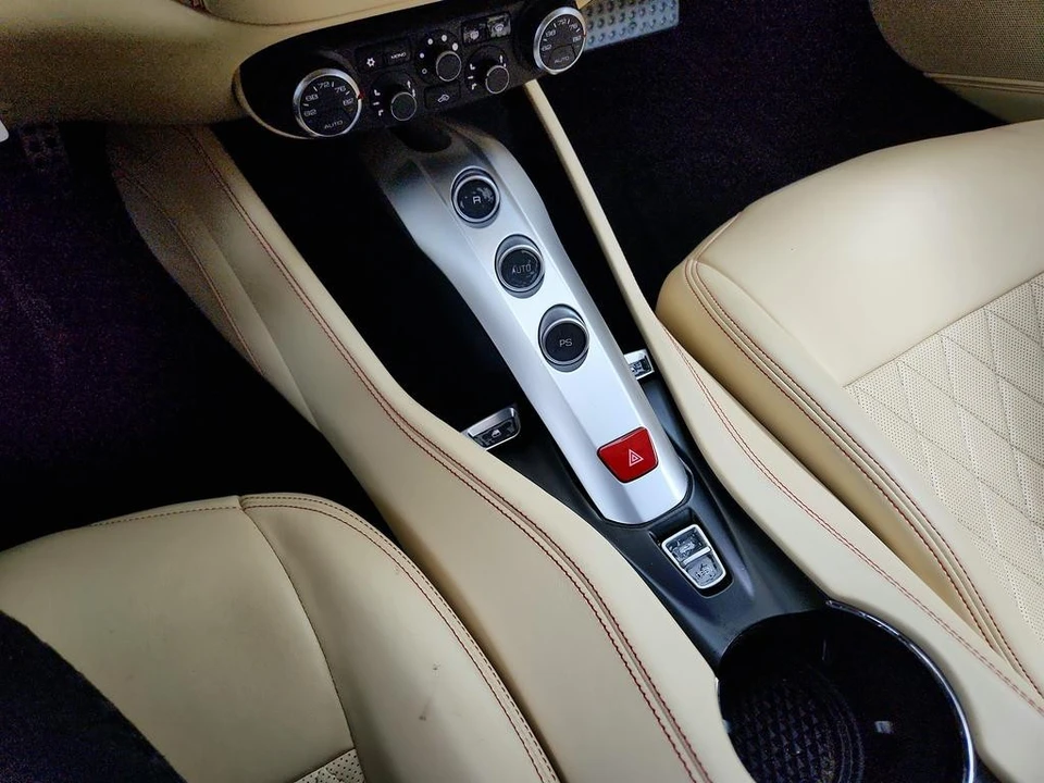 2016 Ferrari California T - Image 16 of 31