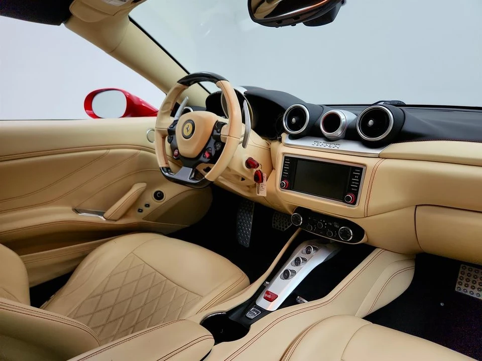 2016 Ferrari California T - Image 23 of 31
