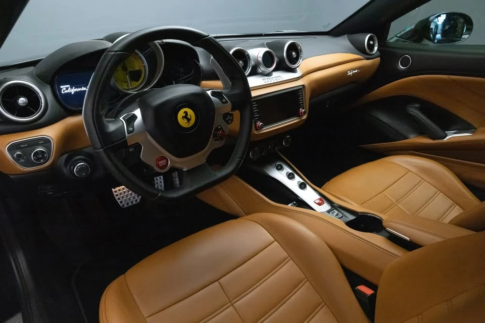 2016 Ferrari California T - Image 9 of 19