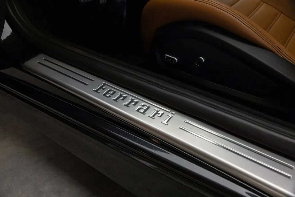 2016 Ferrari California T - Image 8 of 19