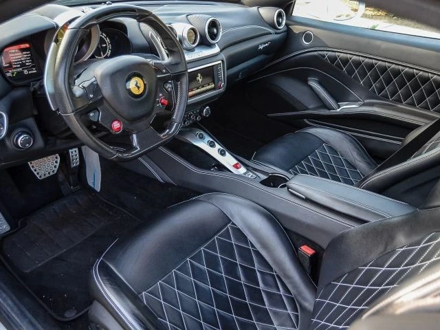2016 Ferrari California T - Image 18 of 21