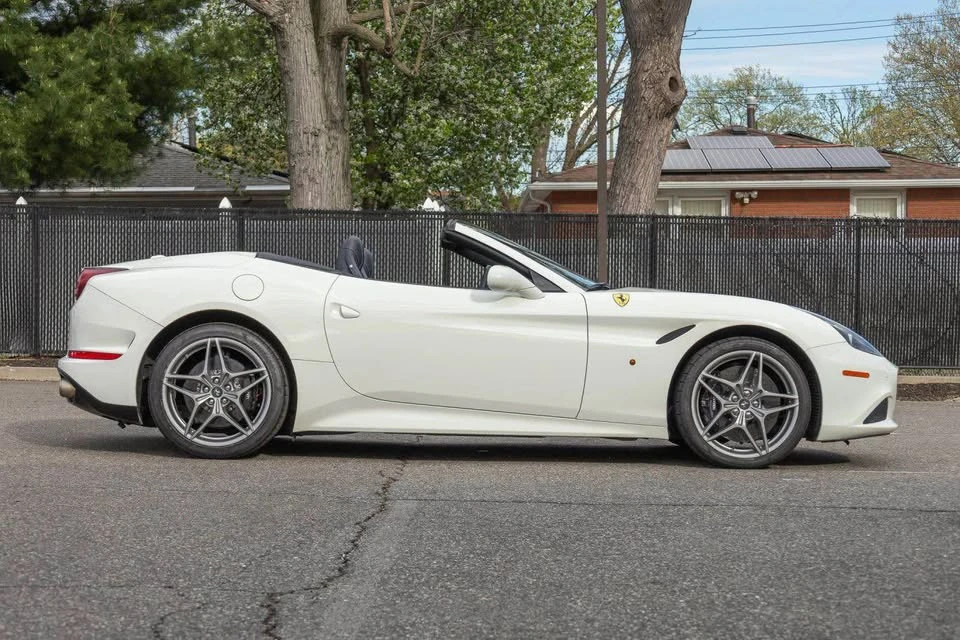 2016 Ferrari California T - Image 5 of 18