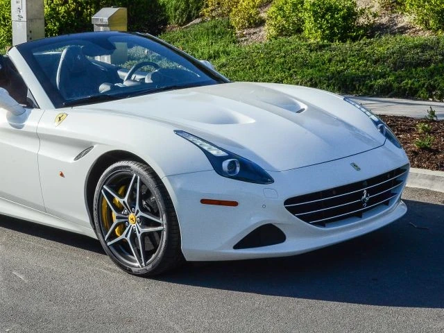2016 Ferrari California T - Image 9 of 21