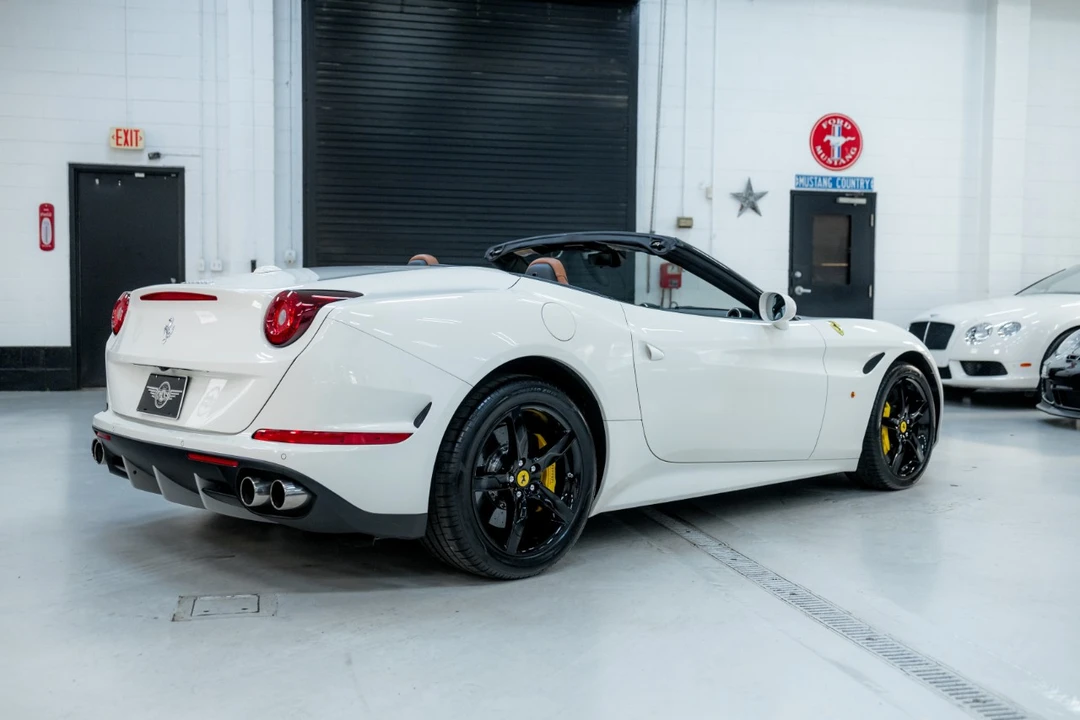 2016 Ferrari California T - Image 8 of 12