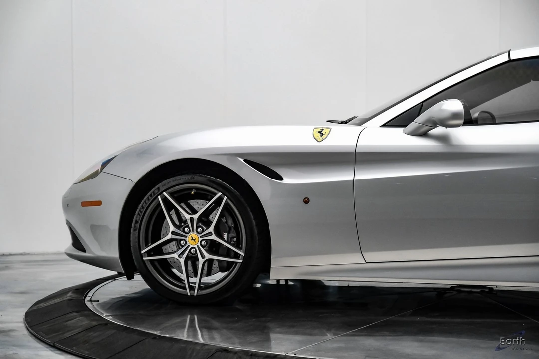 2016 Ferrari California T - Image 9 of 12