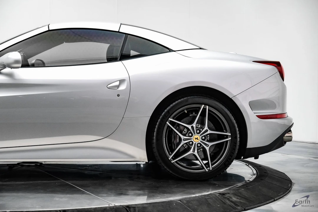 2016 Ferrari California T - Image 11 of 12