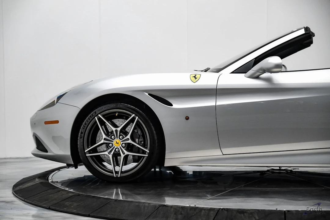 2016 Ferrari California T - Image 8 of 12