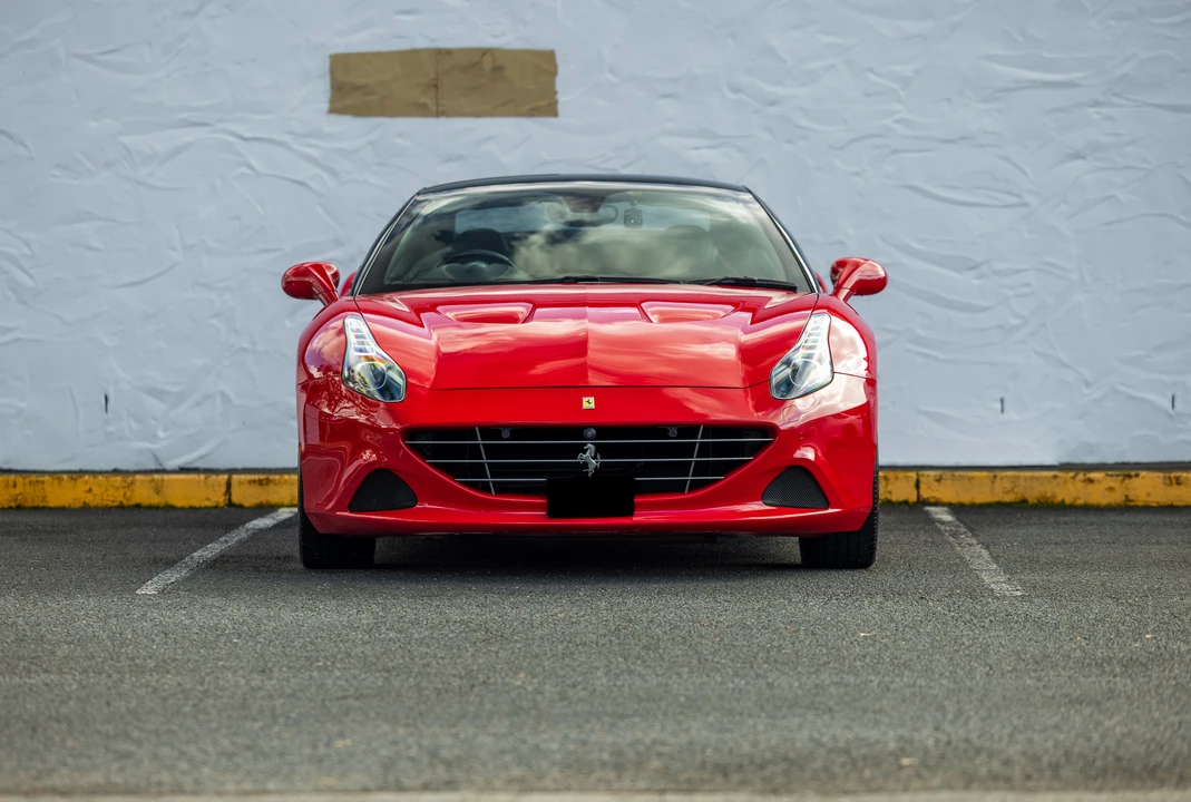 2016 Ferrari California T - Image 2 of 31