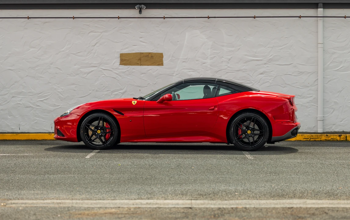 2016 Ferrari California T - Image 8 of 31