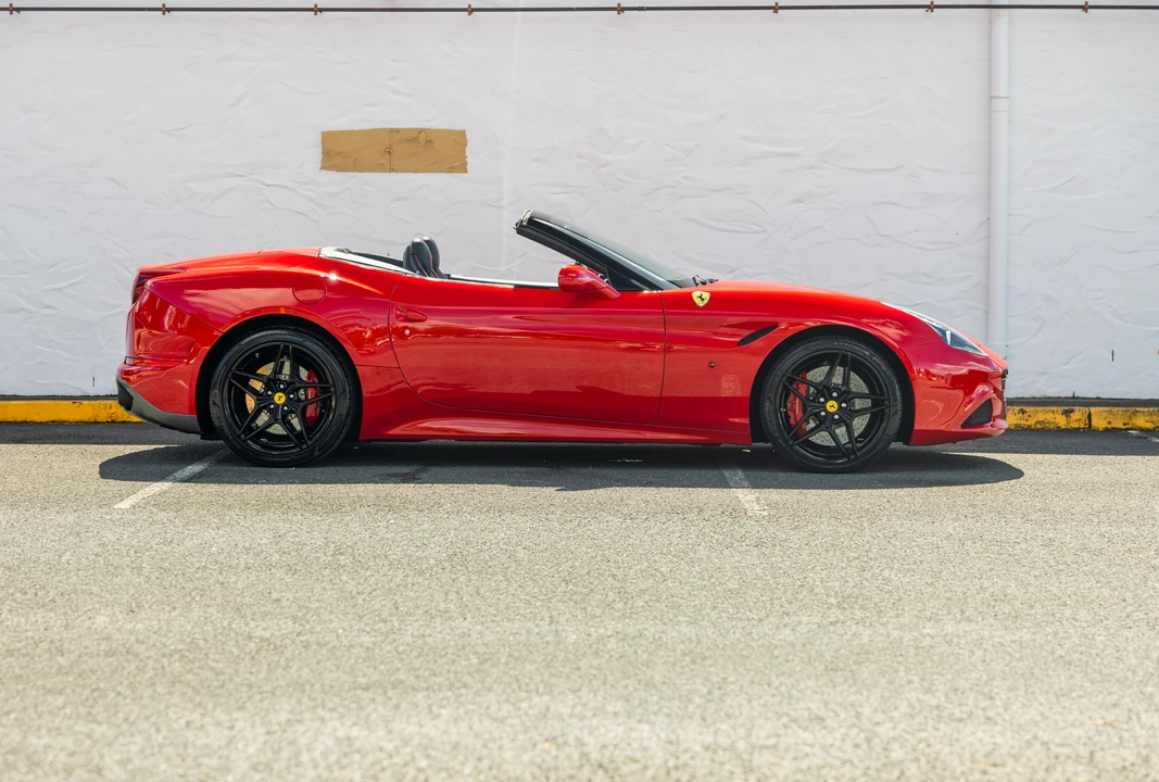 2016 Ferrari California T - Image 4 of 31