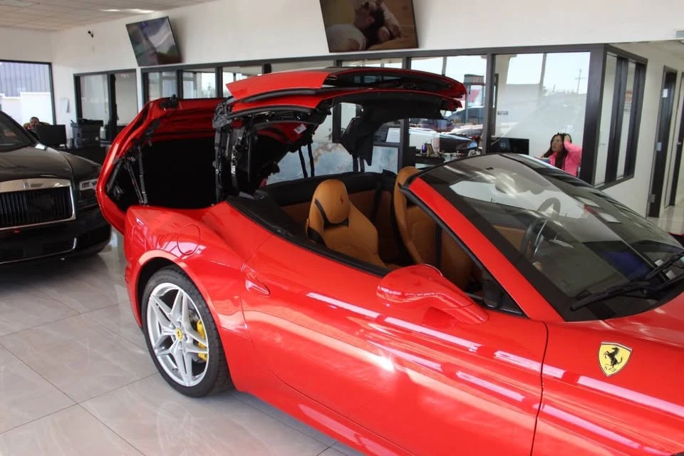2016 Ferrari California T - Image 9 of 20