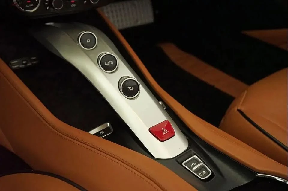 2016 Ferrari California T - Image 16 of 20