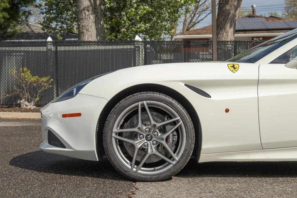 2016 Ferrari California T - Image 27 of 31