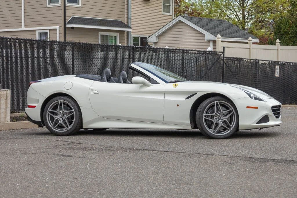 2016 Ferrari California T - Image 17 of 31