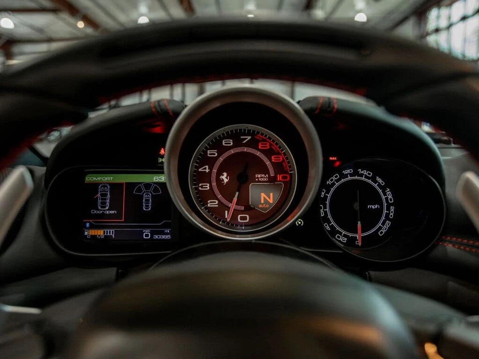 2016 Ferrari California T - Image 30 of 31