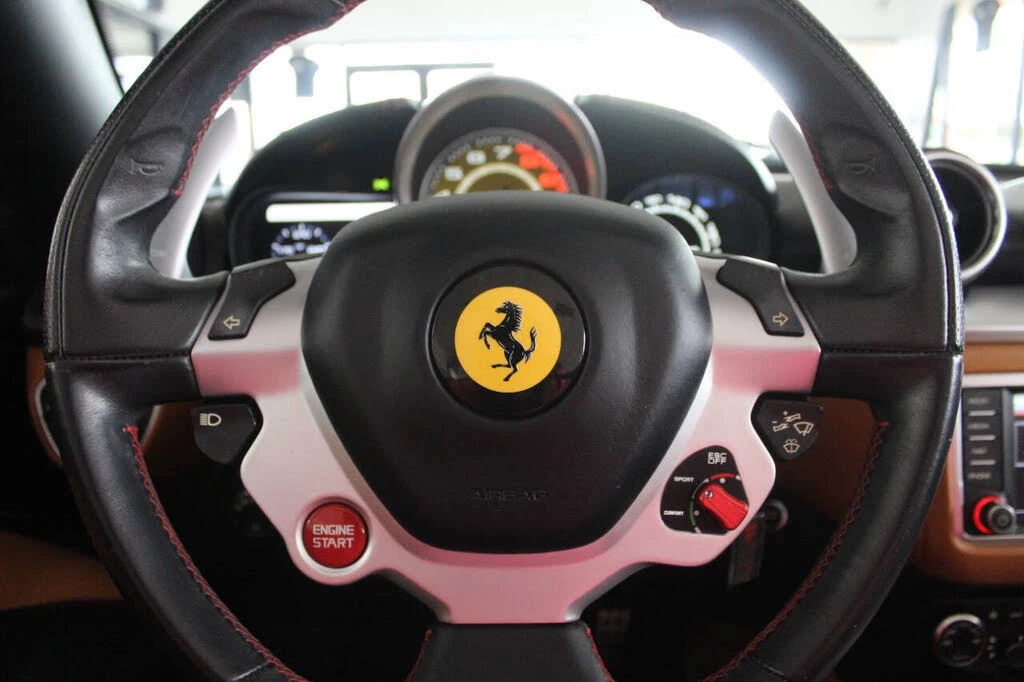 2016 Ferrari California T - Image 17 of 31