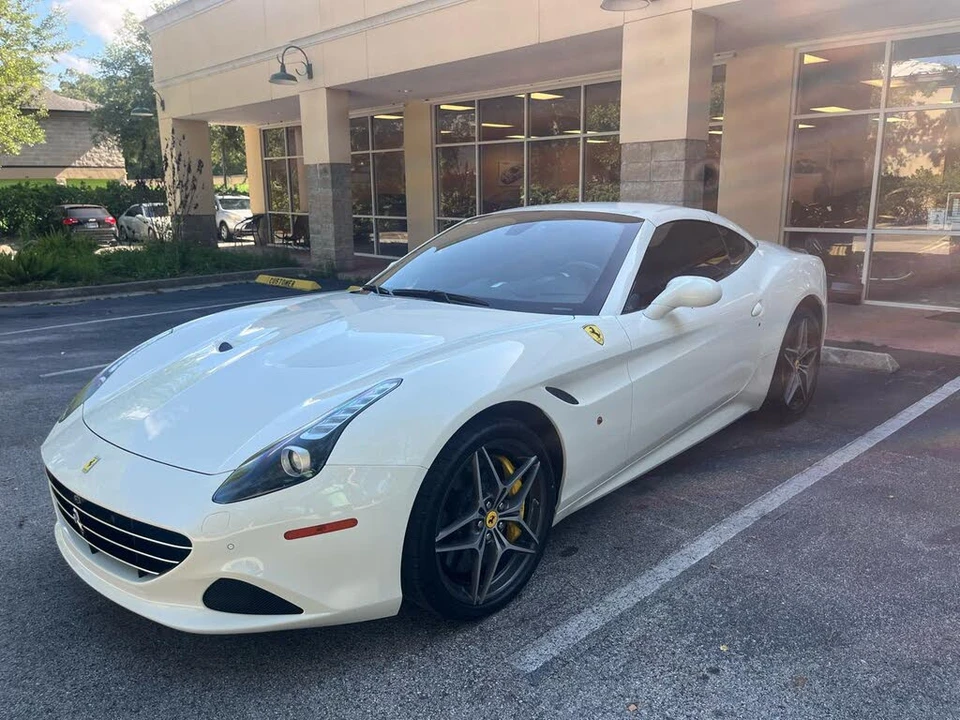 2016 Ferrari California T - Image 26 of 31