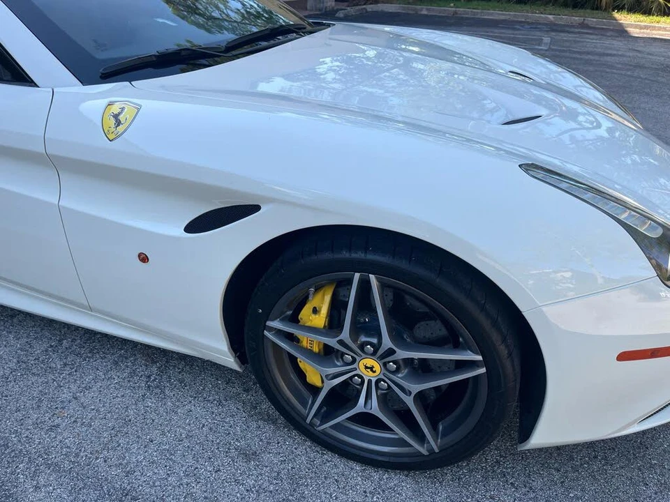 2016 Ferrari California T - Image 17 of 31