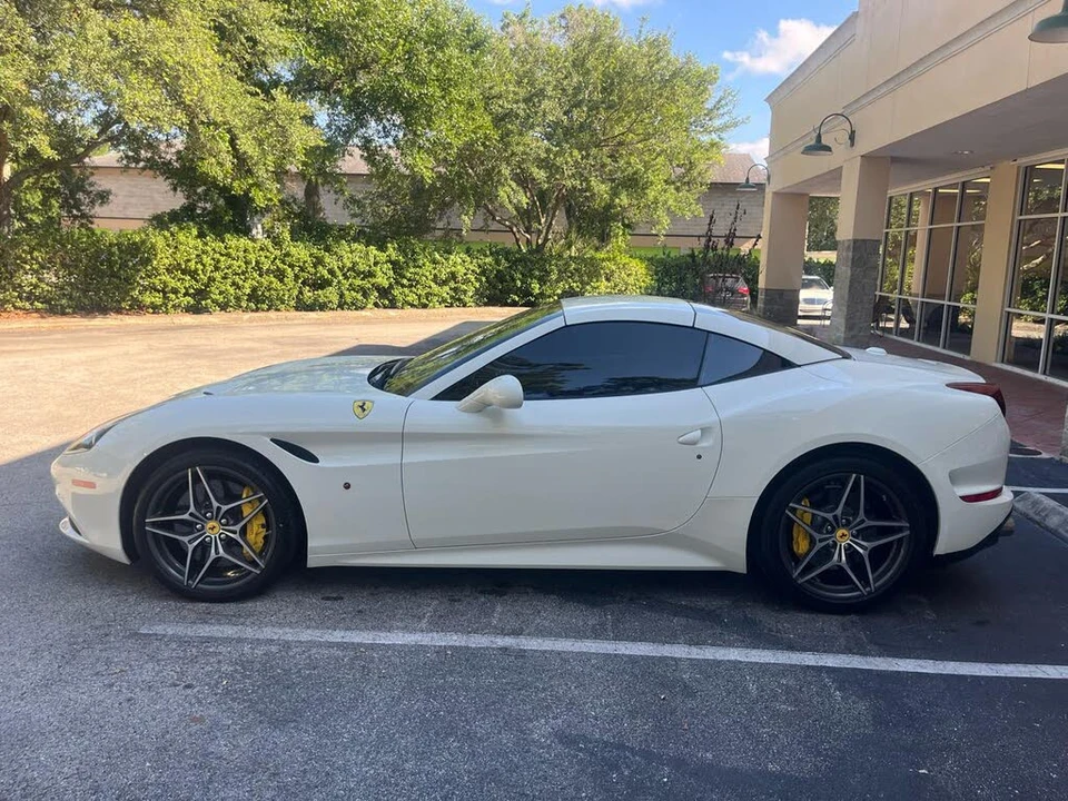 2016 Ferrari California T - Image 25 of 31
