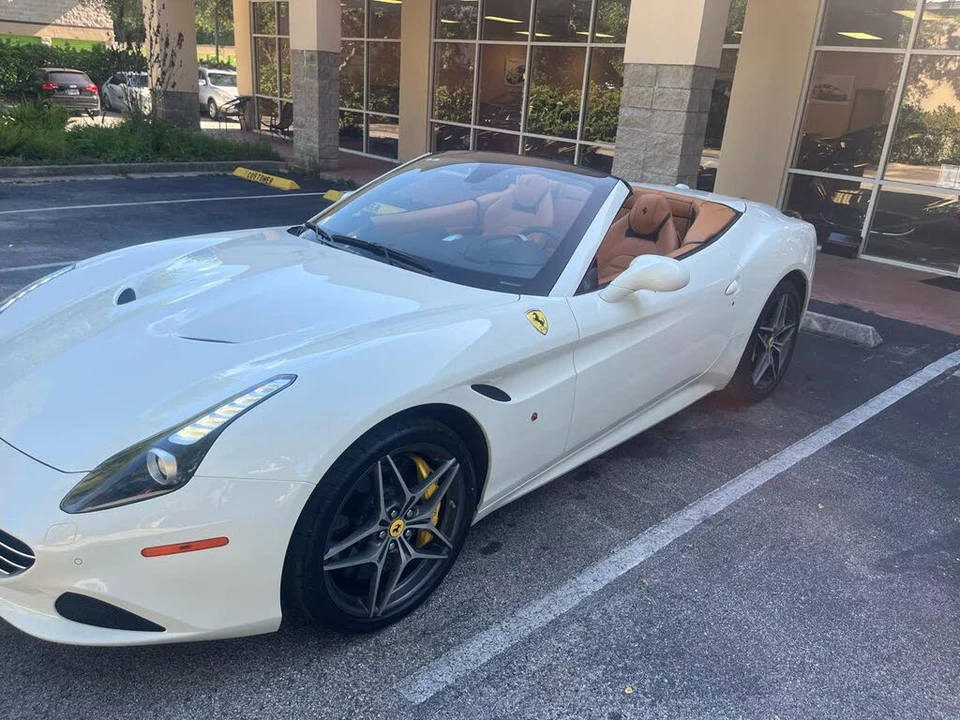 2016 Ferrari California T - Image 12 of 31