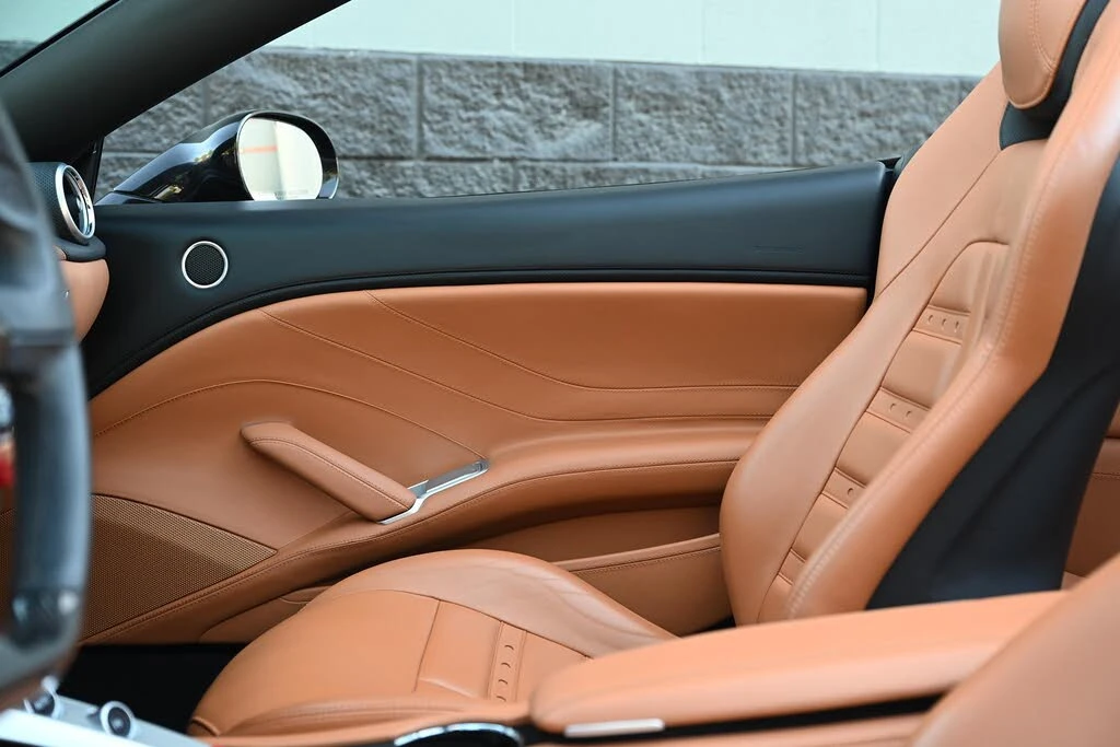 2016 Ferrari California T - Image 29 of 31