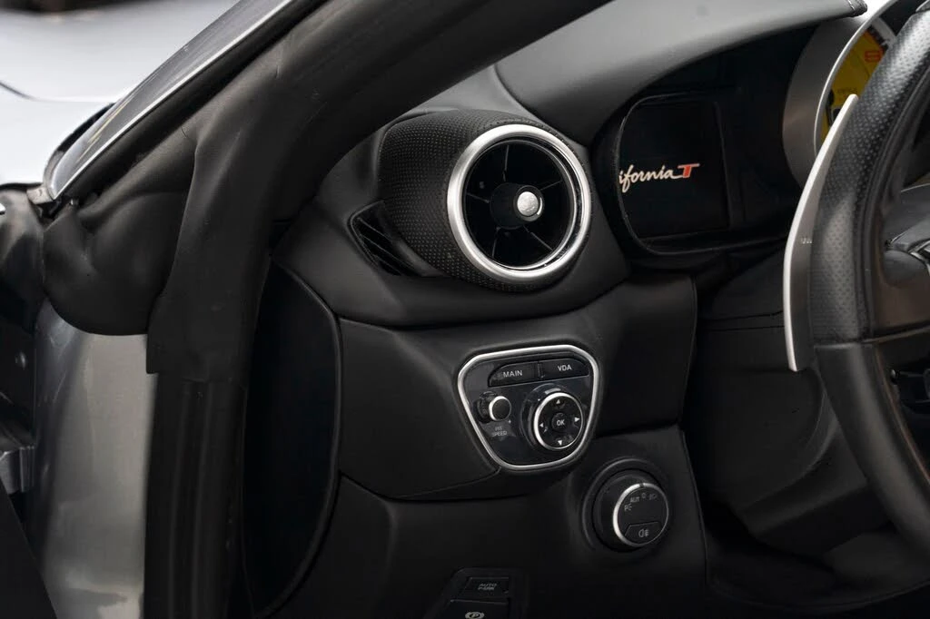 2016 Ferrari California T - Image 24 of 31