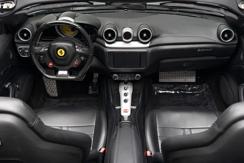 2016 Ferrari California T - Image 2 of 31