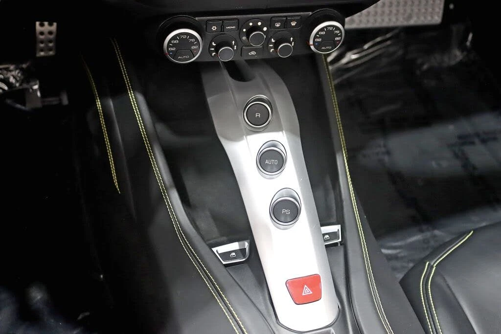 2016 Ferrari California T - Image 24 of 31