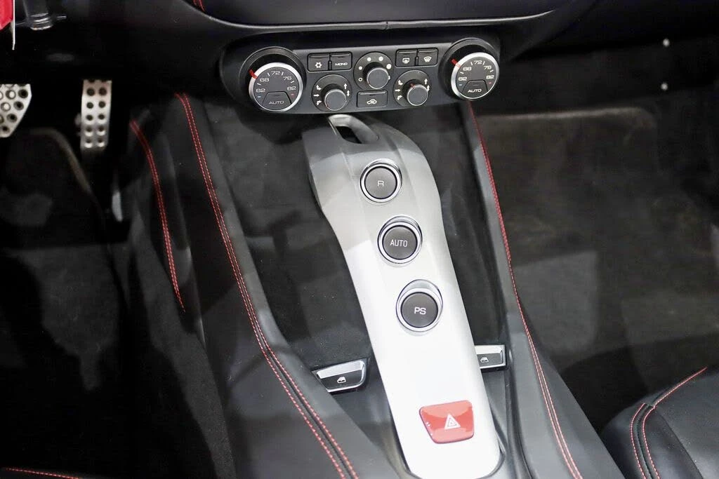 2016 Ferrari California T - Image 25 of 31