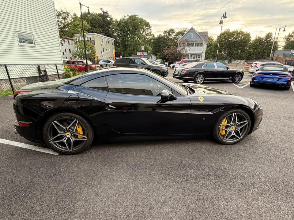 2016 Ferrari California T - Image 14 of 31
