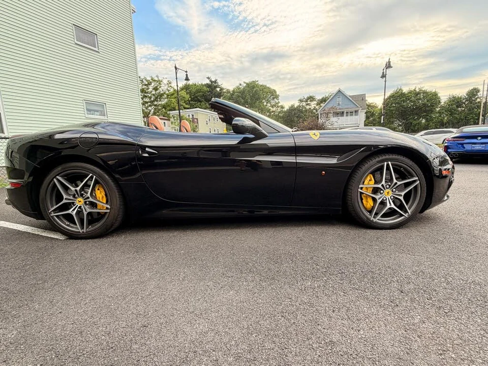2016 Ferrari California T - Image 5 of 31