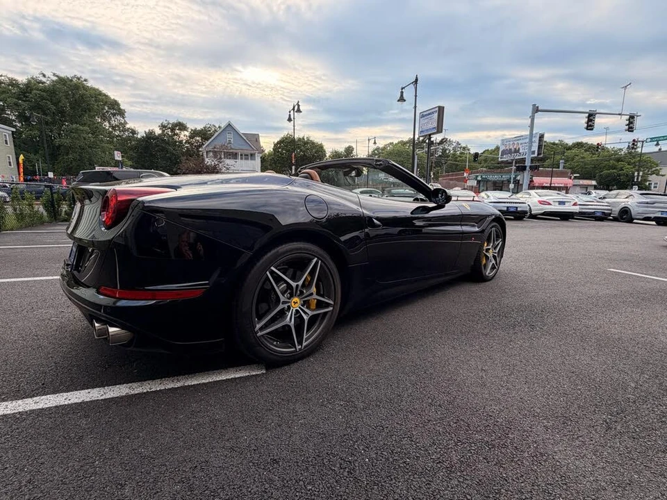 2016 Ferrari California T - Image 6 of 31