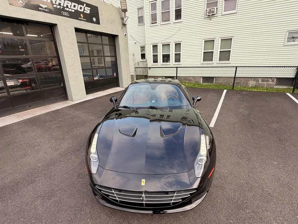2016 Ferrari California T - Image 16 of 31
