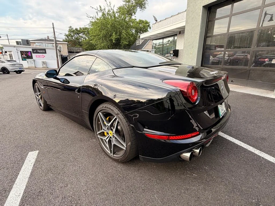 2016 Ferrari California T - Image 10 of 31