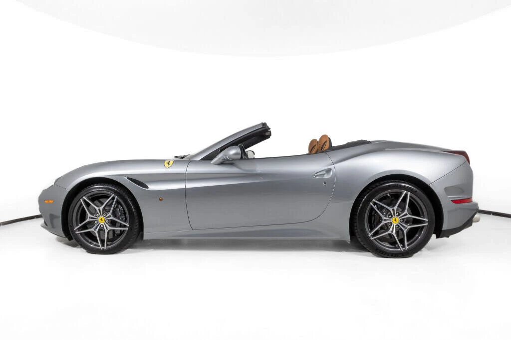 2016 Ferrari California T - Image 2 of 31