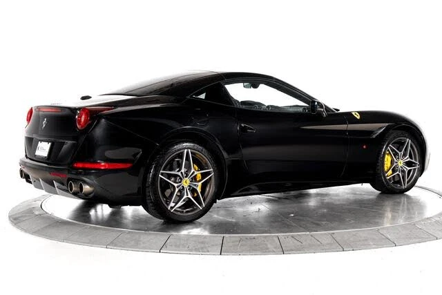 2016 Ferrari California T - Image 2 of 31