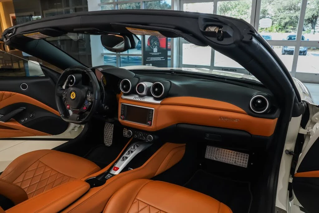 2016 Ferrari California T - Image 9 of 31