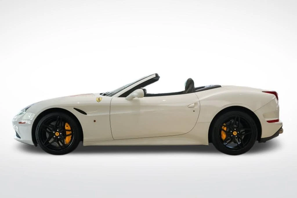 2016 Ferrari California T - Image 2 of 31