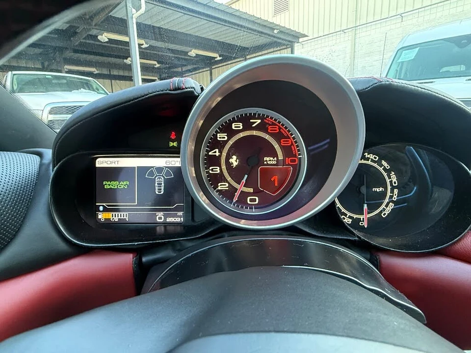 2016 Ferrari California T - Image 24 of 31
