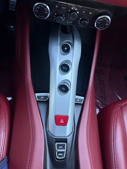 2016 Ferrari California T - Image 30 of 31