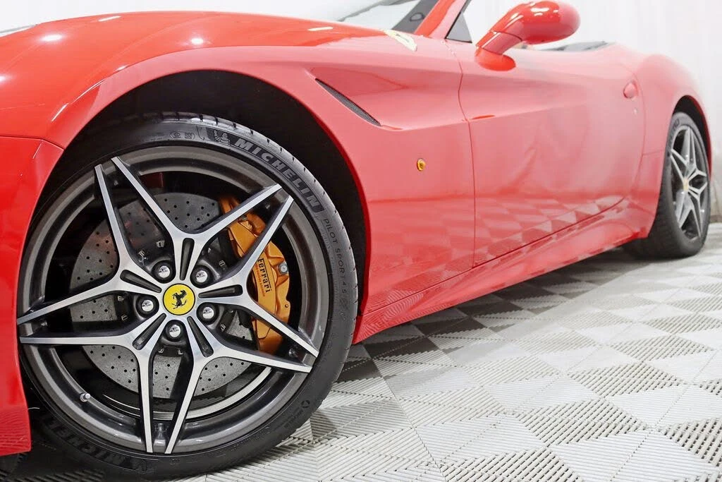2016 Ferrari California T - Image 5 of 31